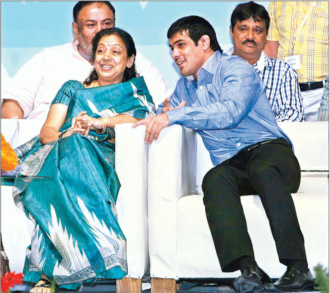 Mayor Mira Aggarwal with Sushil Kumar